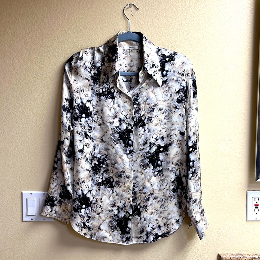 Vince silk floral painted crema shaped collar blouse
